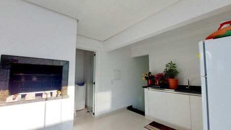 High Standard Duplex Penthouse Just 20m from Lagoinha Beach!