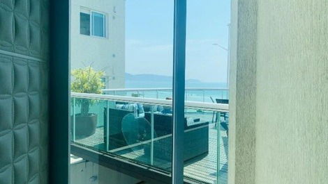 Apartamento con 3 Suites Frente/Mar