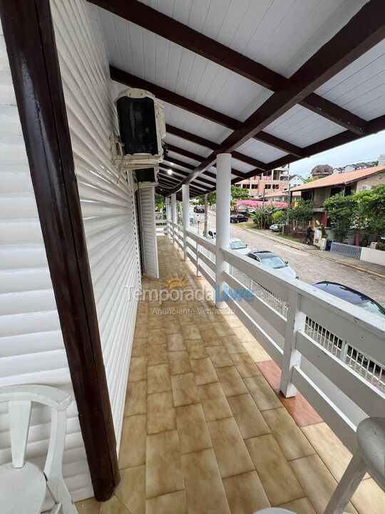 Casa para alquiler de vacaciones em Bombinhas (Praia de Quatro Ilhas)