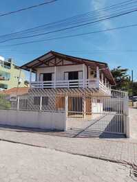 Casa en 4 Ilhas Bombinhas a 20m de la playa, hasta 22 personas