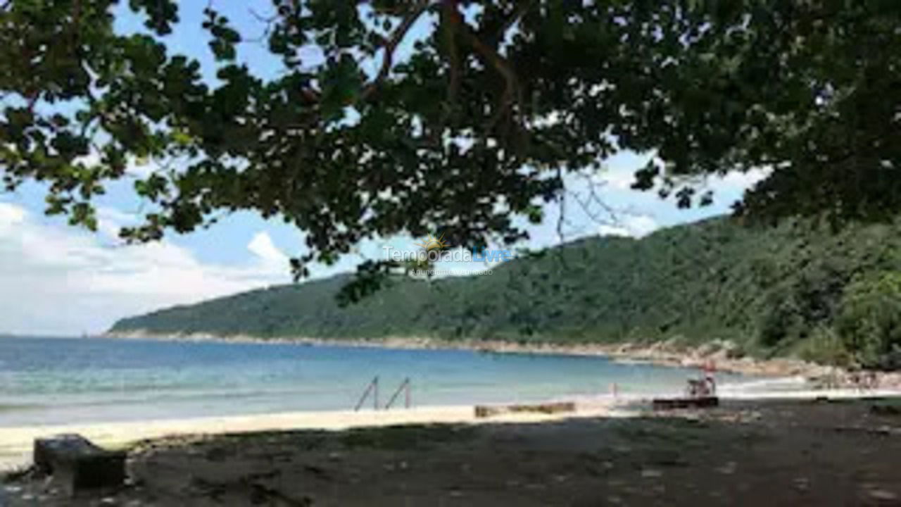 Casa para aluguel de temporada em Guarujá (Jardim Guaiuba)