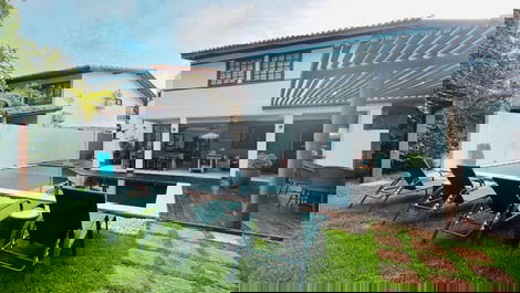 Whale Port House Beach Access in the Heart of Praia do Forte