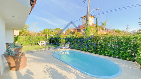 350m from the beach in the center of Jurere Internacional