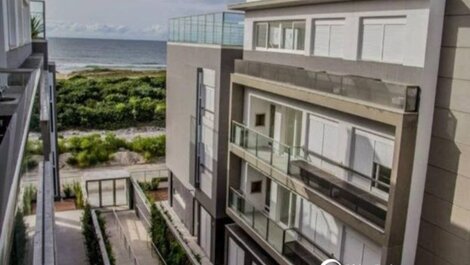 Apartamento 3 dormitórios Condomínio frente mar Novo Campeche