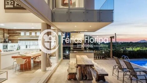 Beautiful Mansion in a gated community in the Morro das Pedras neighborhood