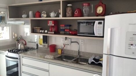 Apartamento 3 dormitórios Condomínio frente mar Novo Campeche