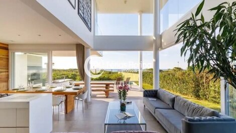 Beautiful Mansion in a gated community in the Morro das Pedras neighborhood