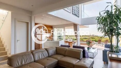Beautiful Mansion in a gated community in the Morro das Pedras neighborhood