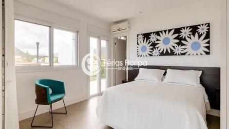 Beautiful Mansion in a gated community in the Morro das Pedras neighborhood