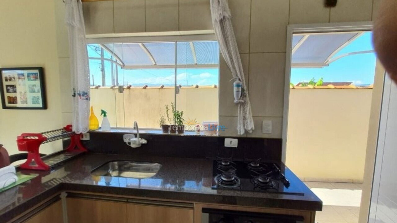 Casa para alquiler de vacaciones em Caraguatatuba (Praia das Palmeiras)