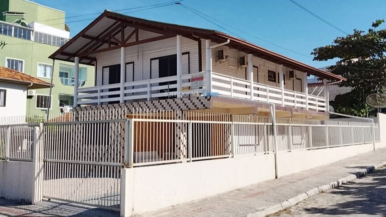 Casa para alquiler de vacaciones em Bombinhas (Praia de Quatro Ilhas)