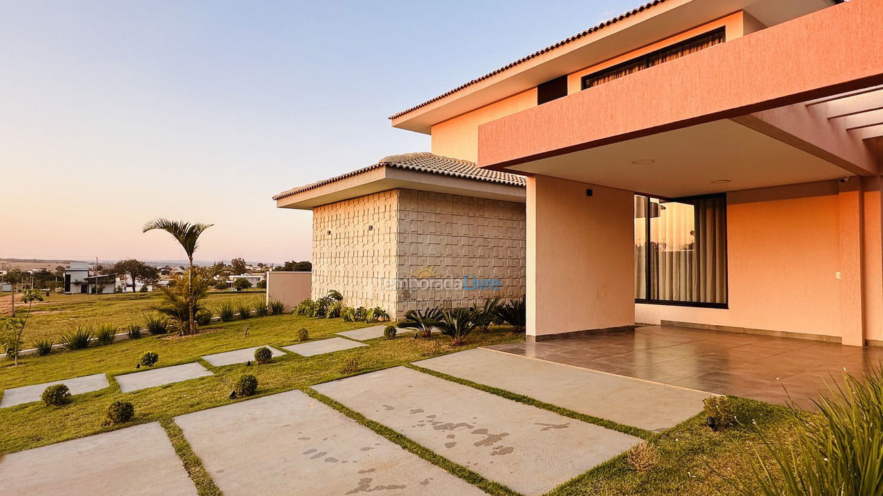 Casa para aluguel de temporada em Paranapanema (Condomínio Riviera de Santa Cristina Xiii)