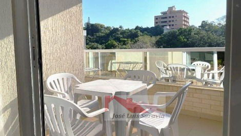 Center of Bombinhas, large, new property with lateral sea views!