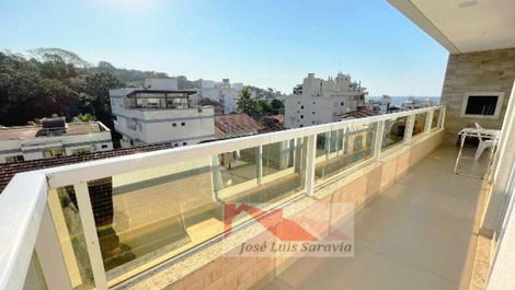 Center of Bombinhas, large, new property with lateral sea views!