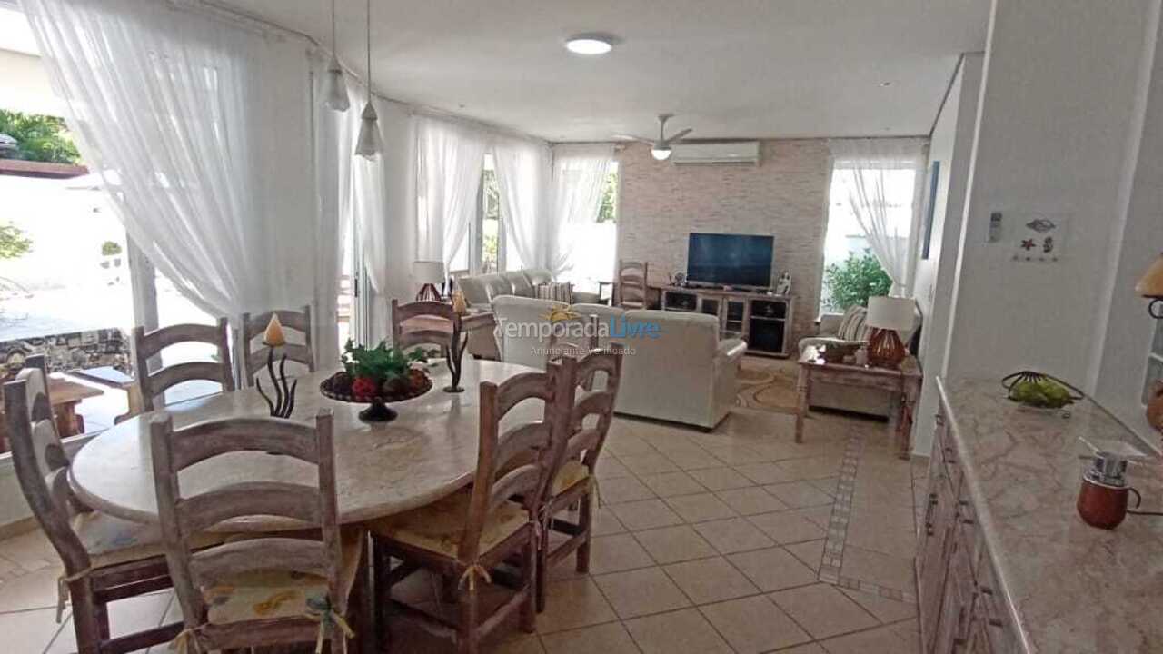 Casa para alquiler de vacaciones em São Sebastião (Praia da Baleia)