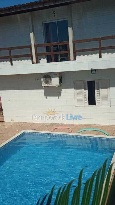 Casa para aluguel de temporada em Peruíbe (Balneario Maria Helena Novaes)