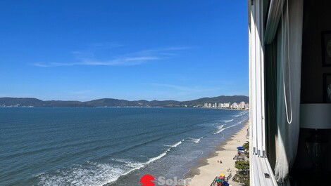 3 MEIA PRAIA SEA FRONT SUITES