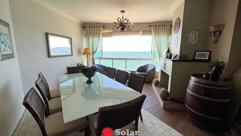 3 MEIA PRAIA SEA FRONT SUITES