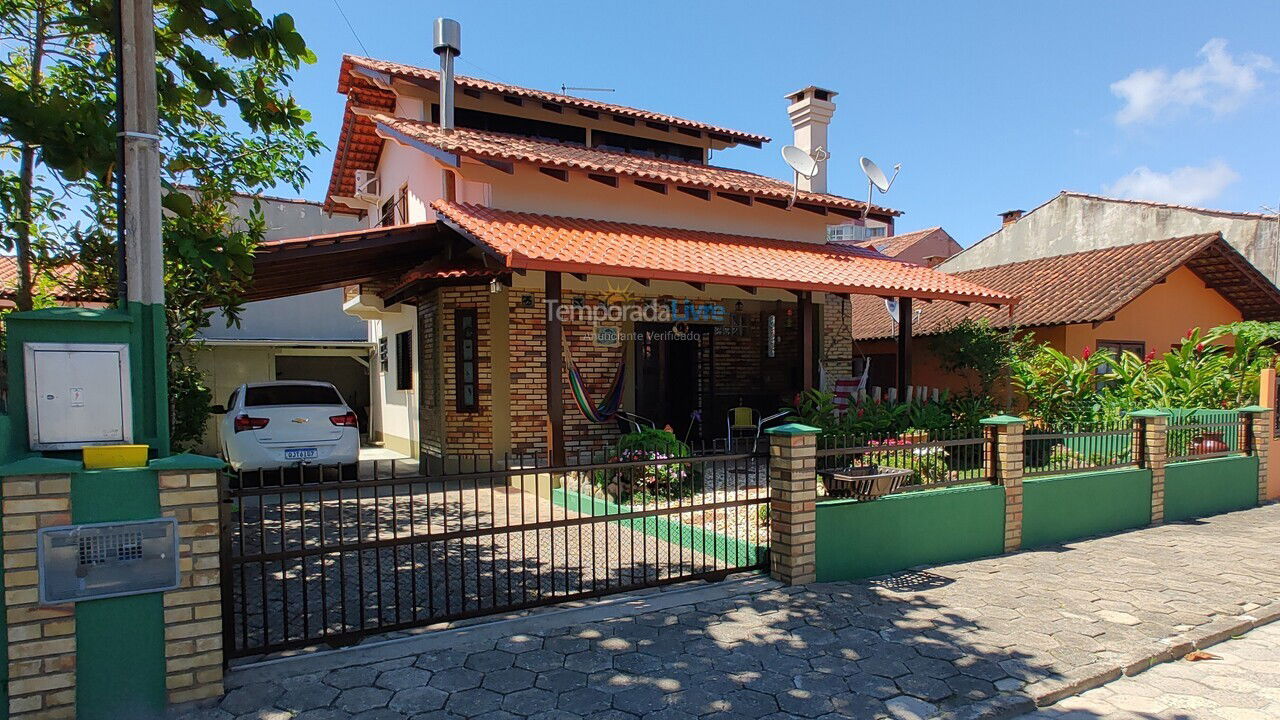 Casa para aluguel de temporada em São Francisco do Sul (Enseada)