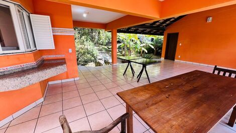 House with 4 bedrooms, all suites facing the sea in Canto Grande