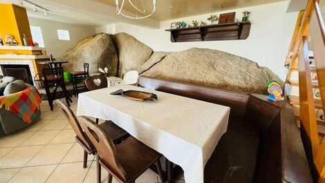 House with 4 bedrooms, all suites facing the sea in Canto Grande