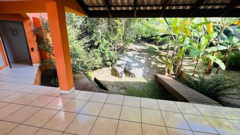House with 4 bedrooms, all suites facing the sea in Canto Grande