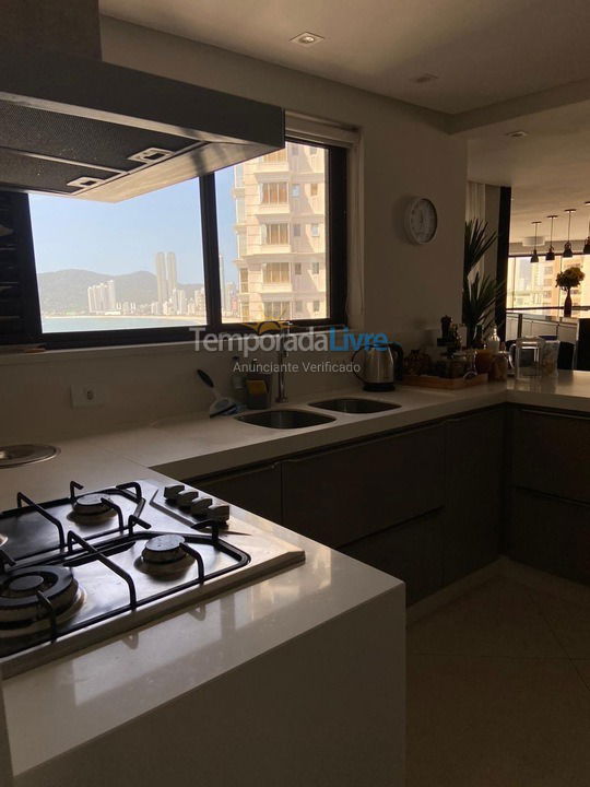 Apartamento para aluguel de temporada em Balneário Camboriú (Praia Central)