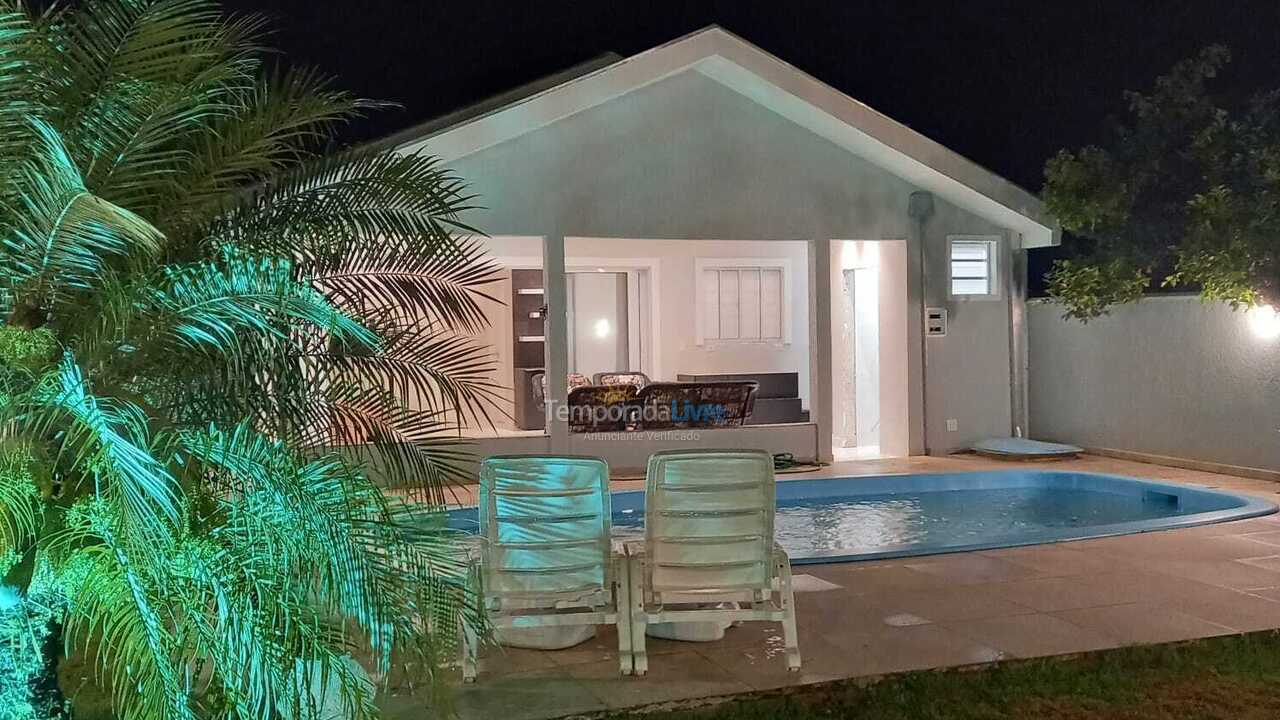 Casa para alquiler de vacaciones em Matinhos (Balneário Riviera)