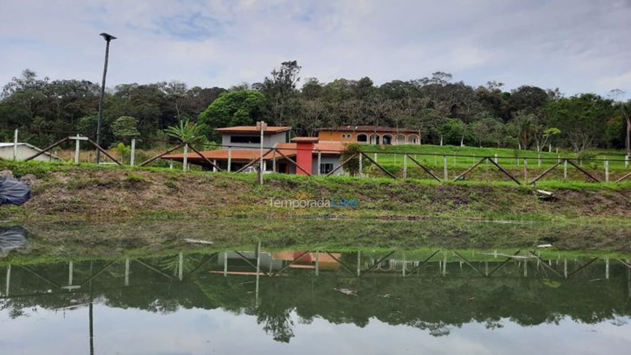 Chácara / sítio para aluguel de temporada em Suzano (Vila Ipelandia)