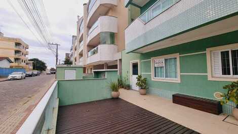 Lindo apartamento térreo 2 dormitórios no centro de Bombinhas