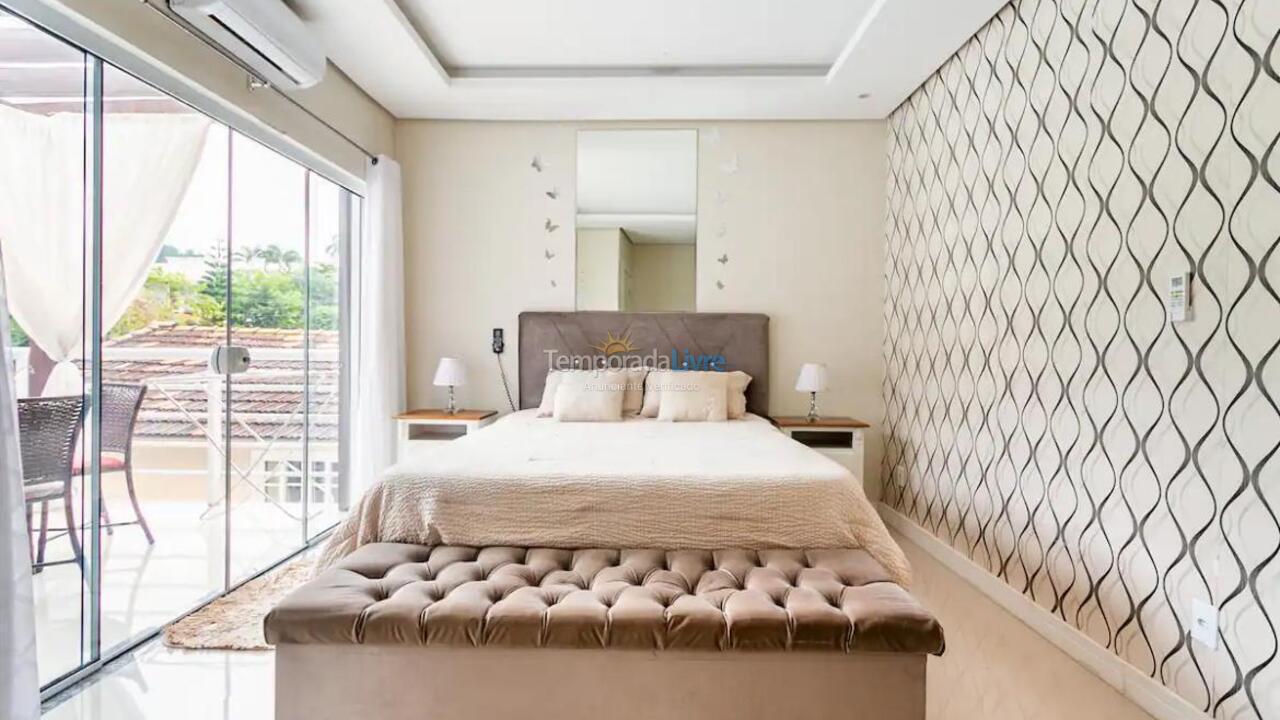 Casa para alquiler de vacaciones em Governador Celso Ramos (Armação da Piedade)