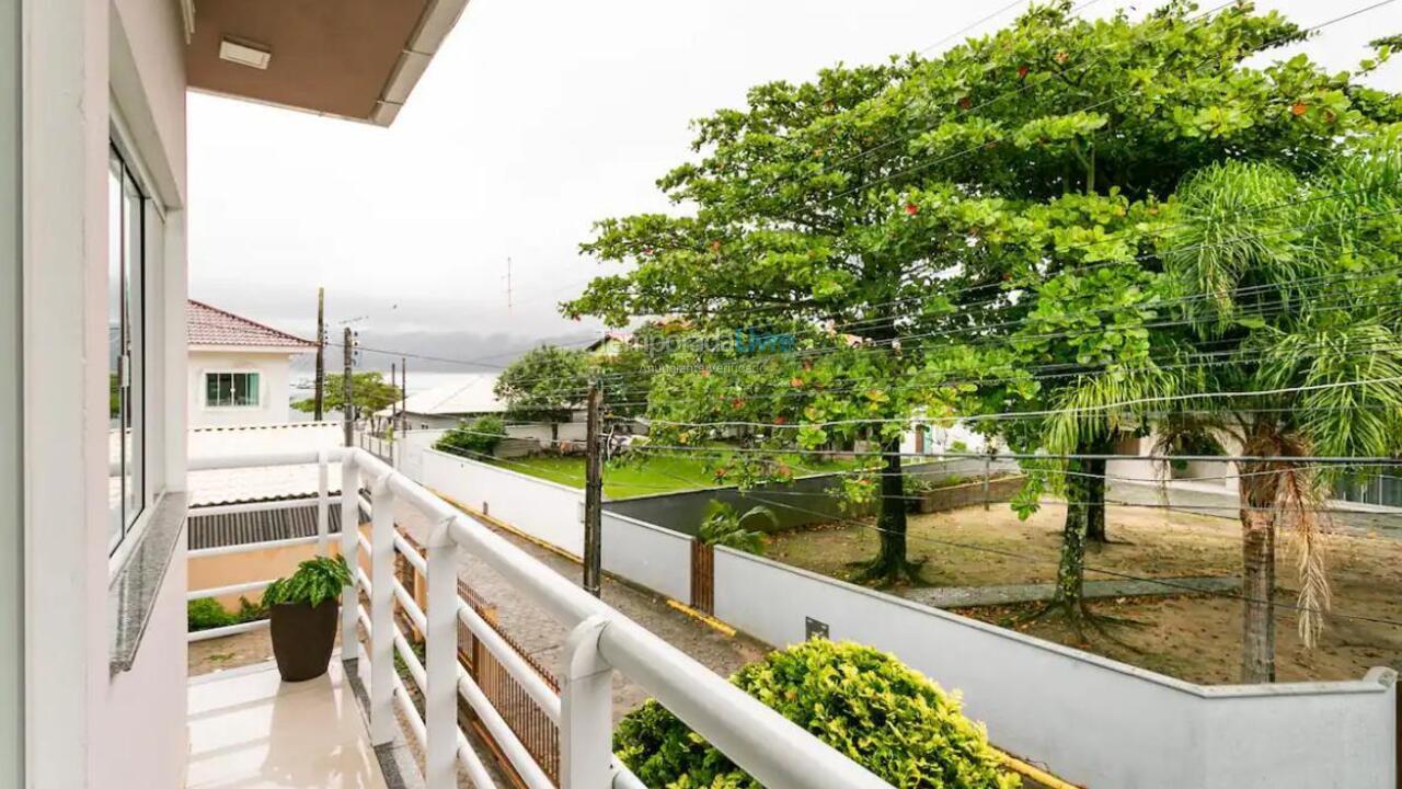 Casa para alquiler de vacaciones em Governador Celso Ramos (Armação da Piedade)