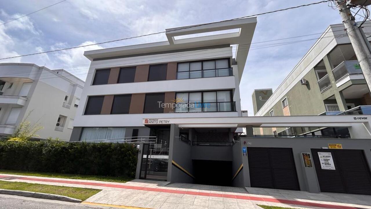 Apartamento para aluguel de temporada em Governador Celso Ramos (Praia de Palmas)