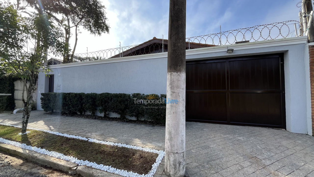 Casa para aluguel de temporada em Guarujá (Praia do Pernambuco)