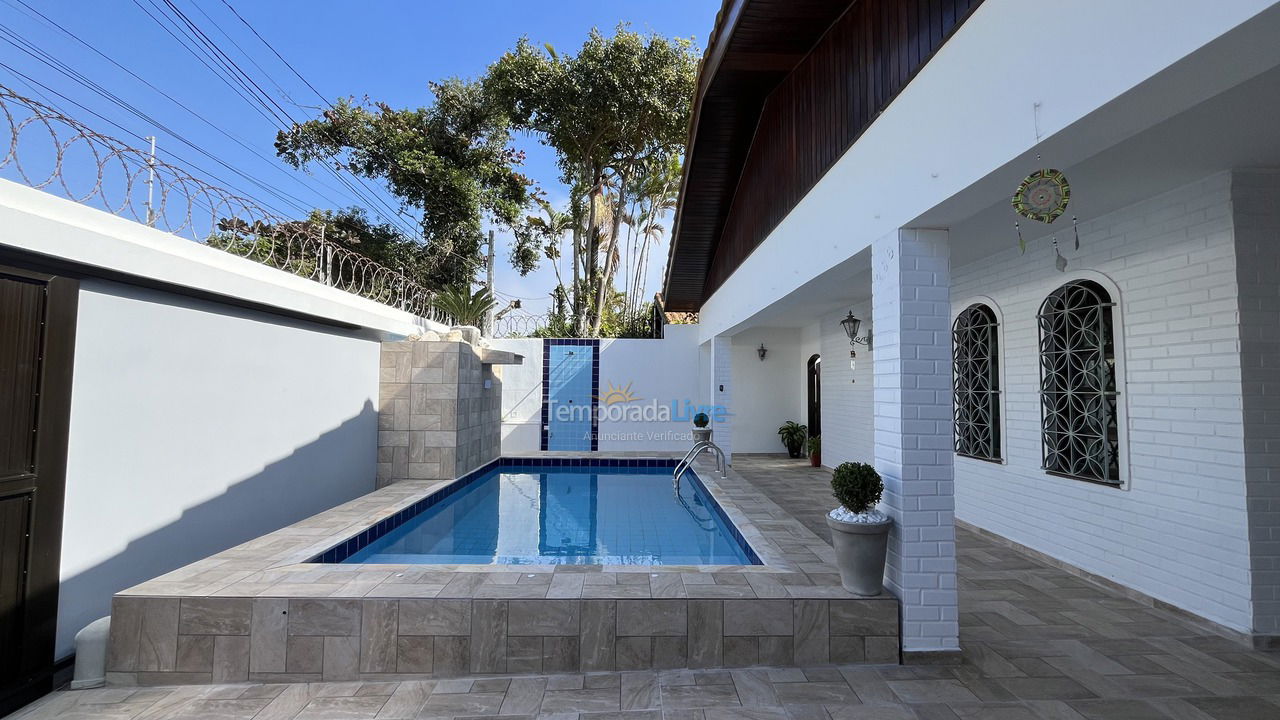 Casa para aluguel de temporada em Guarujá (Praia do Pernambuco)