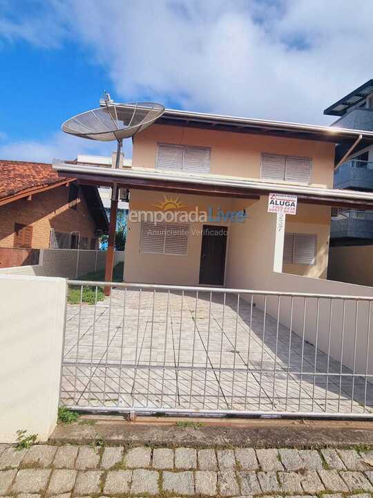 Casa para aluguel de temporada em Bombinhas (Praia de Bombinhas)