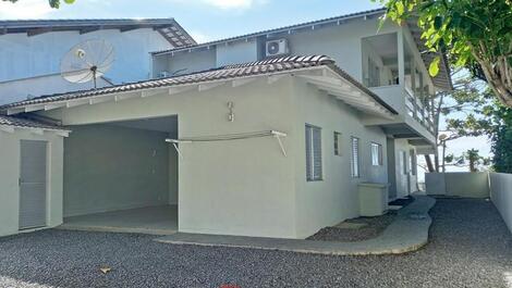 Casa junto al mar en Mariscal Bombinhas