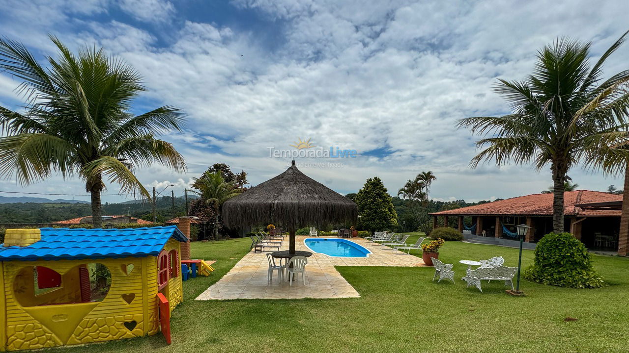 Granja para alquiler de vacaciones em Araçariguama (Caxambu)