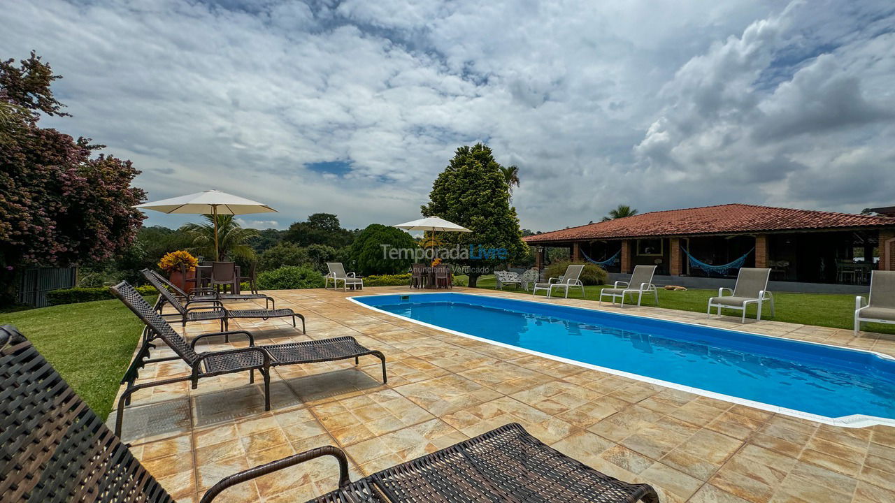 Granja para alquiler de vacaciones em Araçariguama (Caxambu)