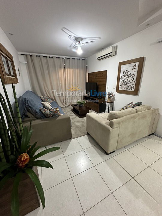 Apartamento para aluguel de temporada em Ubatuba (Praia Enseada)