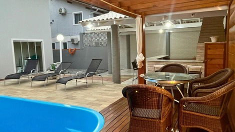 Large house with 4 bedrooms, for up to 12 people in Mariscal