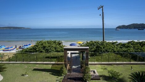 FRENTE AL MAR EN BOMBINHAS - ALTO ESTÁNDAR - 03 SUITES