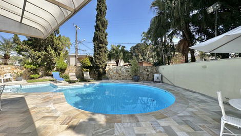 Casa de playa en la Riviera de São Lourenço con piscina