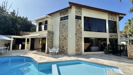 Casa de playa en la Riviera de São Lourenço con piscina