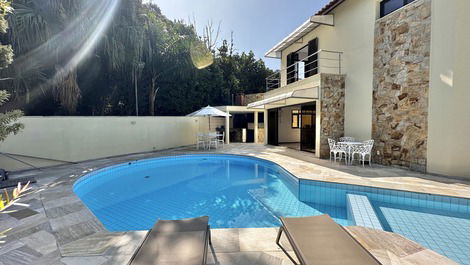 Casa de playa en la Riviera de São Lourenço con piscina