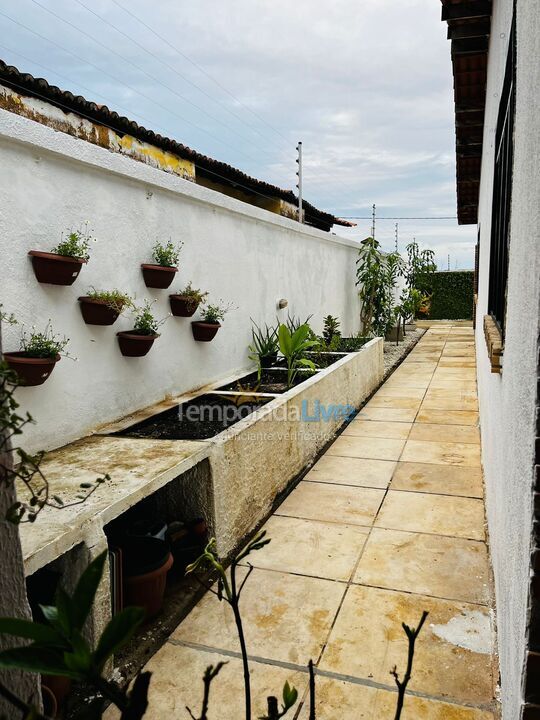 Casa para aluguel de temporada em Caucaia (Icarai)