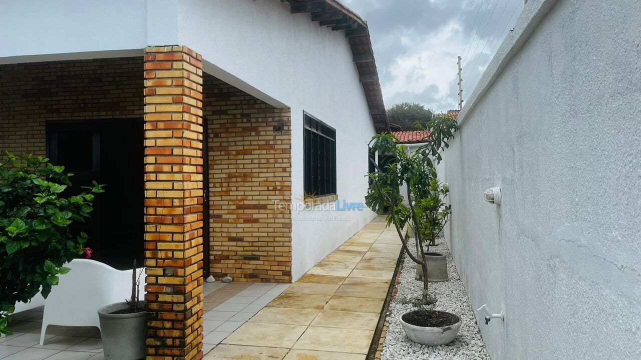 Casa para aluguel de temporada em Caucaia (Icarai)