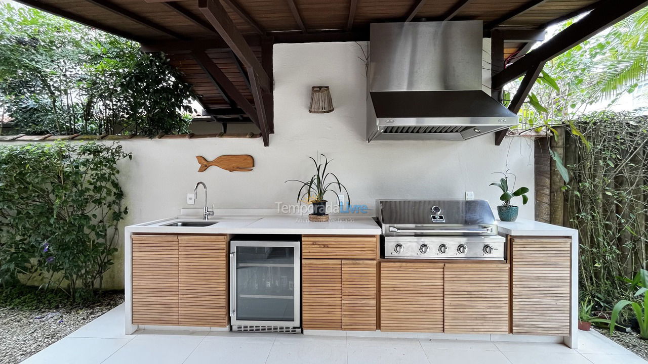 Casa para alquiler de vacaciones em São Sebastião (Praia da Baleia)