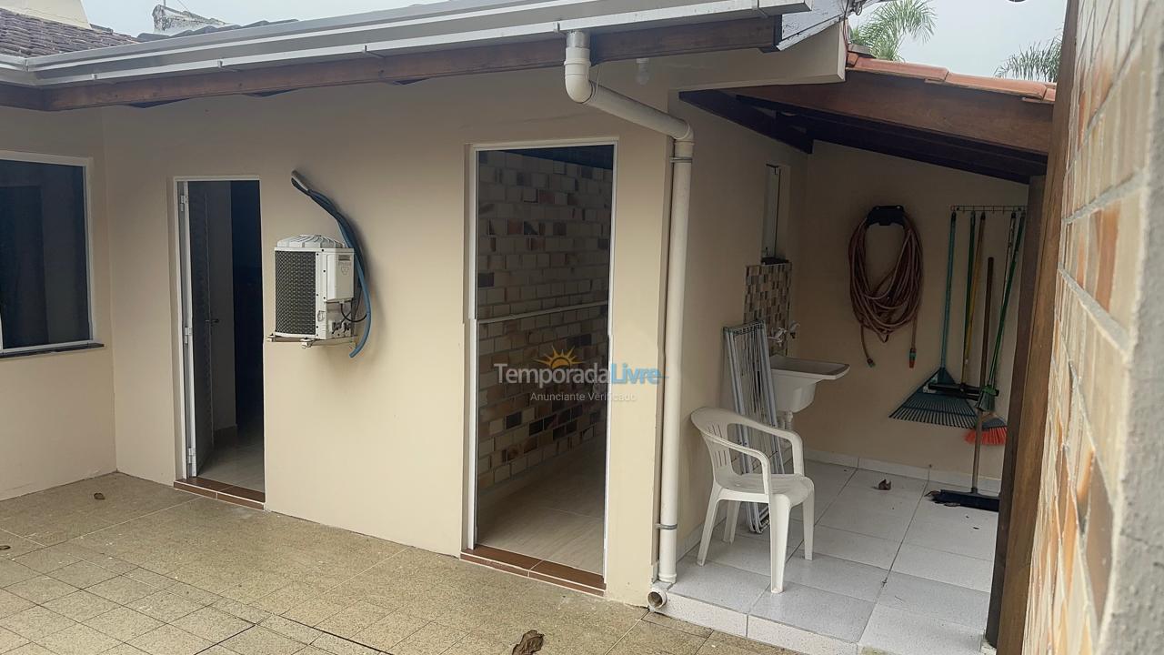 Casa para aluguel de temporada em Guaratuba (Barra do Saí)