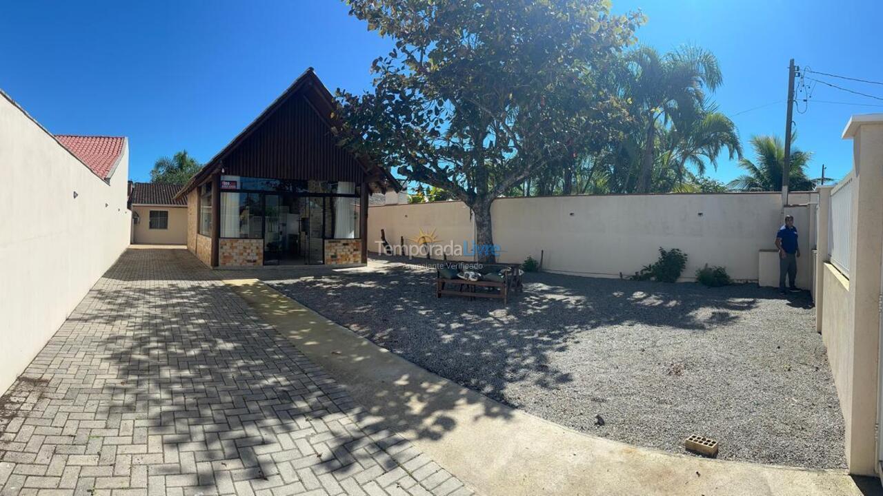 House for vacation rental in Guaratuba (Barra do Saí)